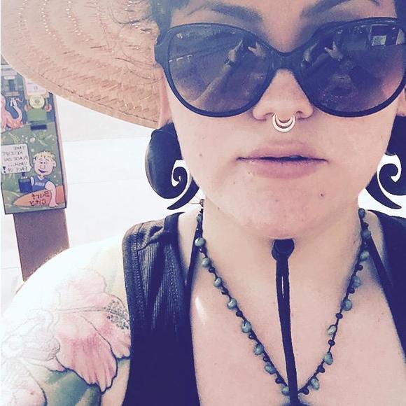 Meet your Posher, Frances - Picture 1 of 1